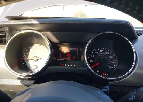 2021 Ford Mustang Ecoboost Premium z USA, uszkodzony, nr VIN 1FATP8UH3M5105279